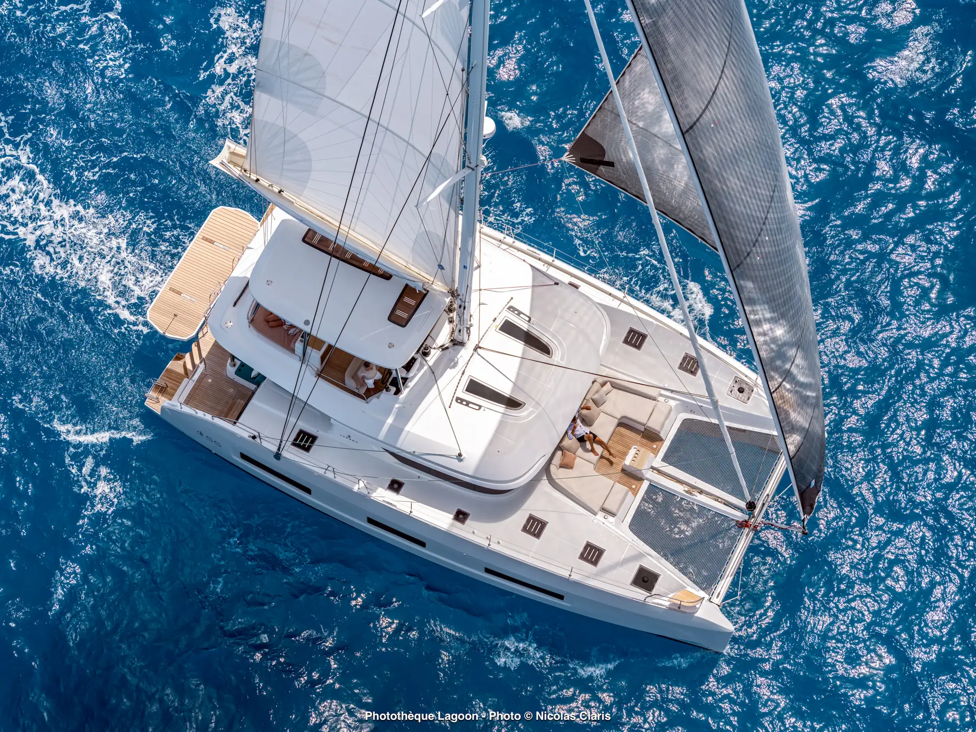 Lagoon 55 Navigation